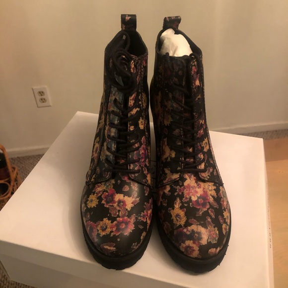 Brand new in box, Steve Madden floral lace up boots - Picture 6 of 7